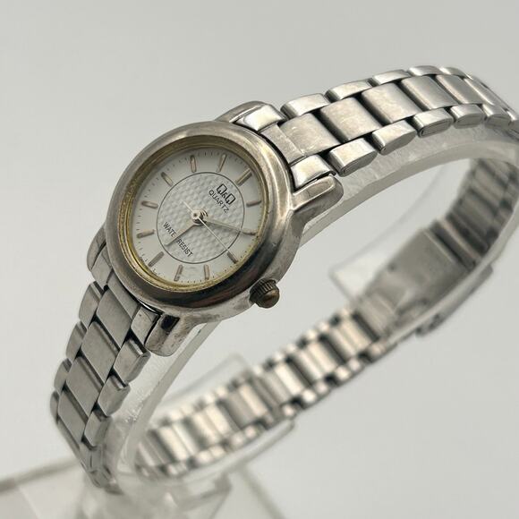 Q&Q Silver Tone WR Stainless Steel 22mm Women’s Watch Working - Picture 2 of 8